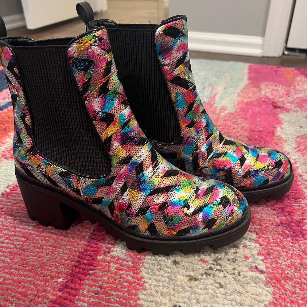 NWOT Betsey Johnson Boots